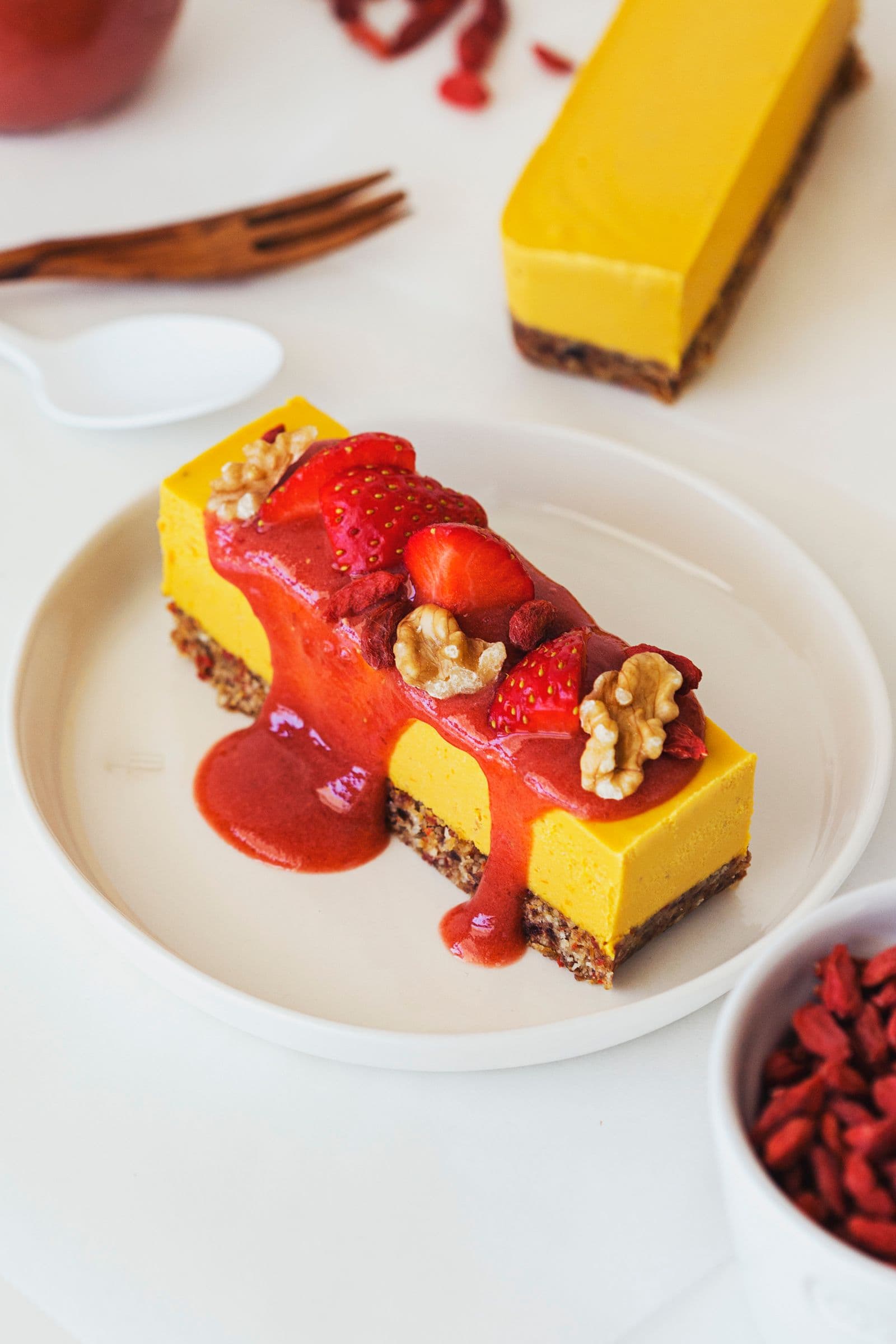 "Cheesecake" Vegan de Laranja, Goji & Morango